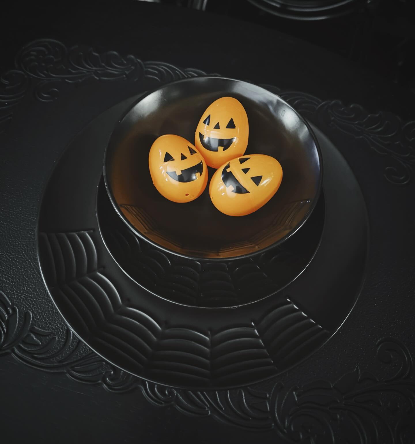 Spiderweb Dinnerware Set (16 Pieces)