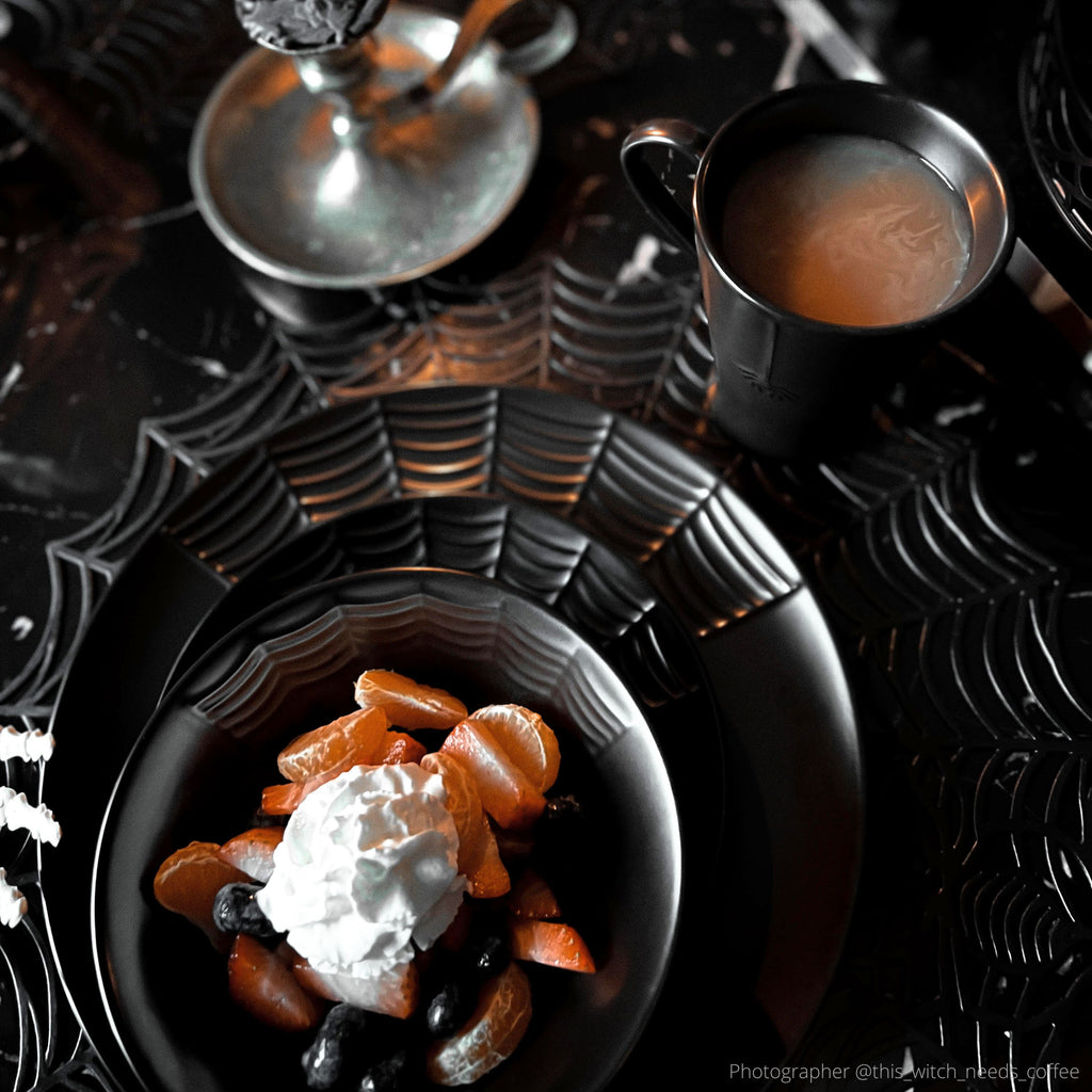 Spiderweb Dinnerware Set (16 Pieces)